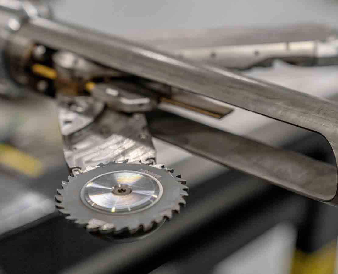 ReSOLVE iX service slot cutter