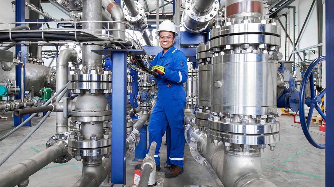 An SLB operator wearing proper PPE