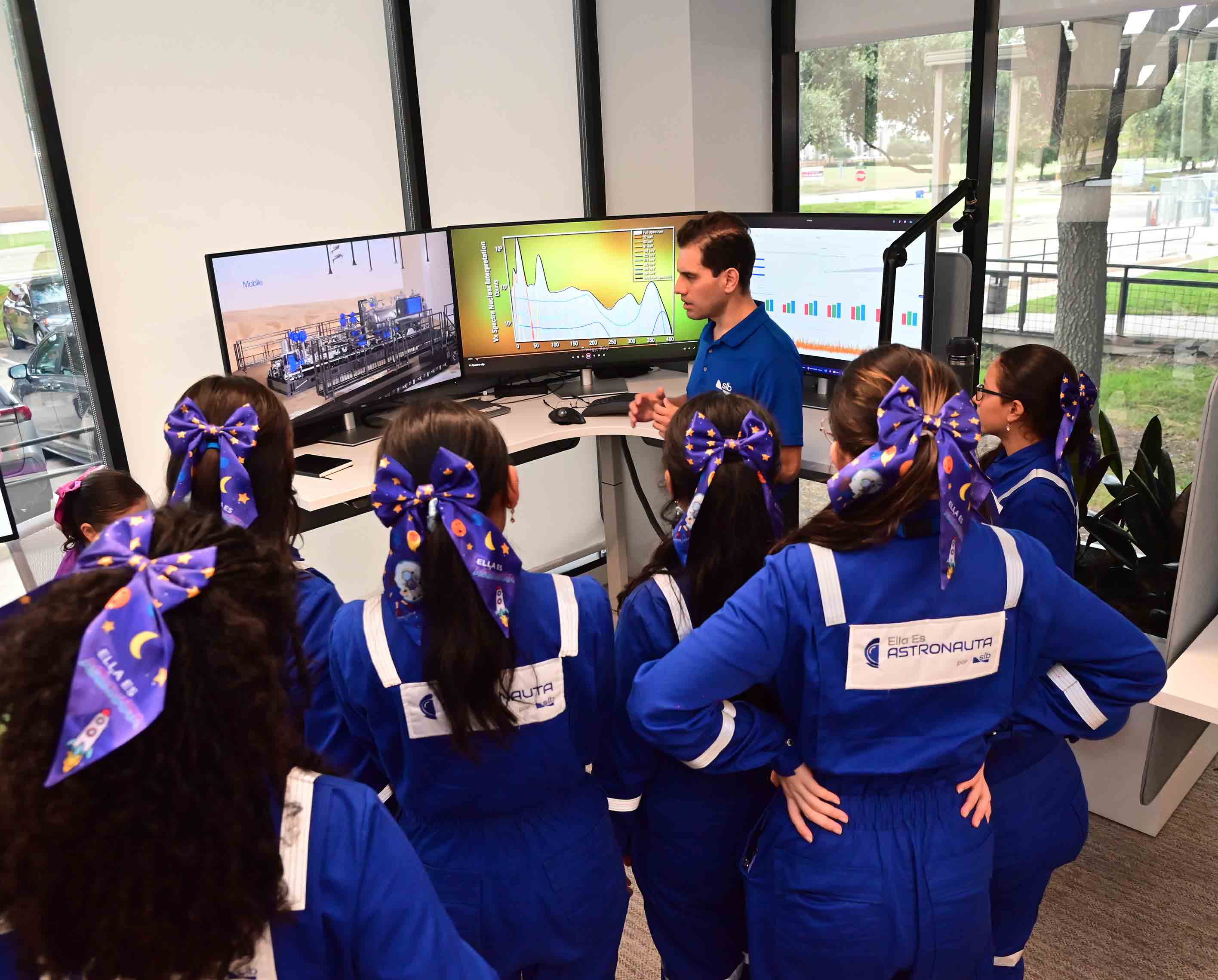 At the SLB technology center the students learned about cutting-edge technologies.