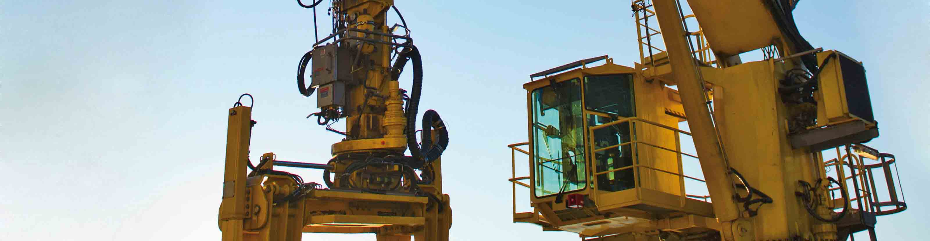 Pipe deck crane and knuckle boom