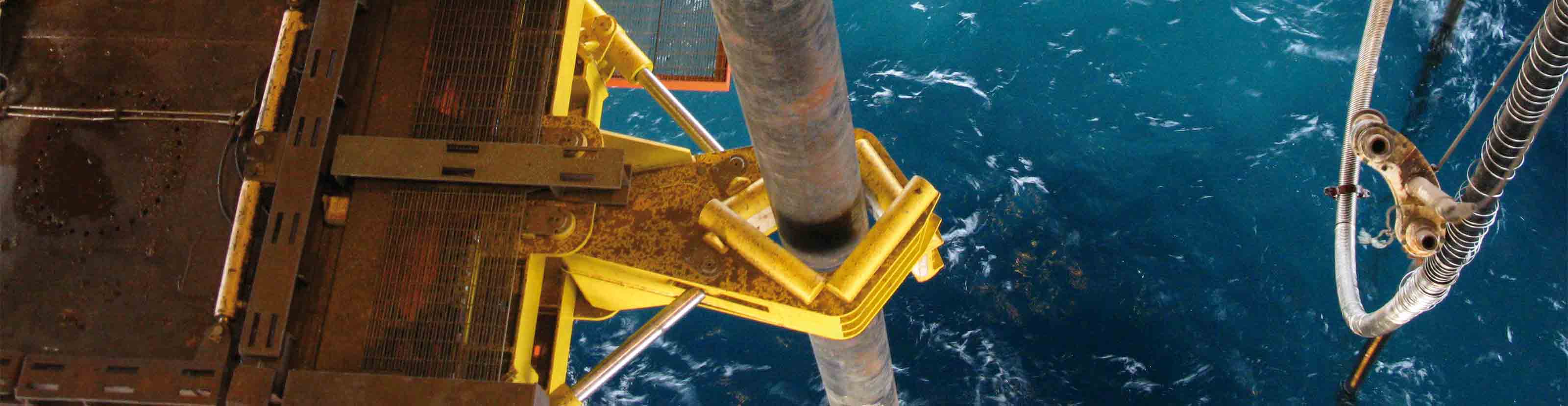 Guiding the casing through the splash zone