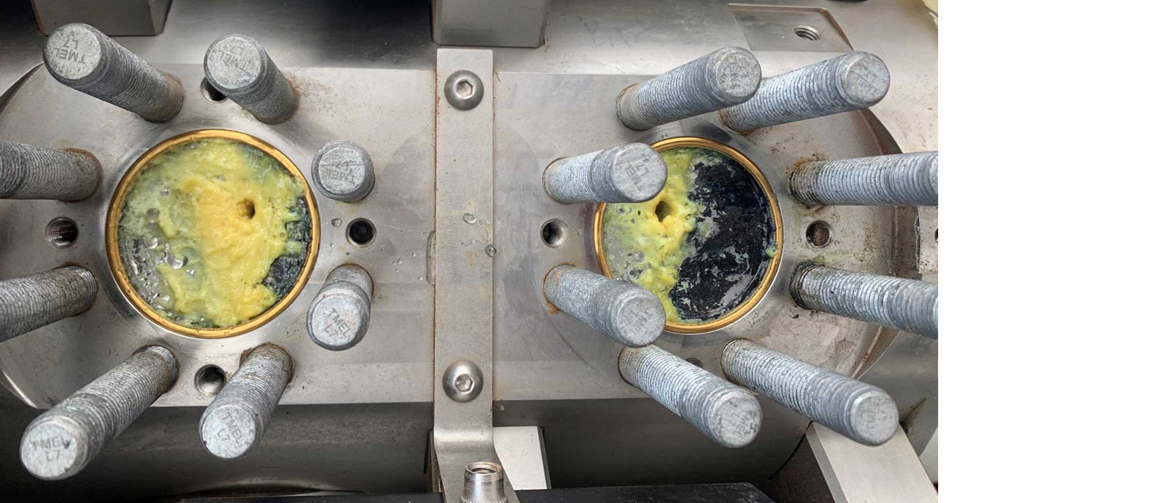 Image of the body of the venturi section of the Vx Spectra flowmeter, where accumulation of wax can be seen on the membrane of the differential pressure cells. 