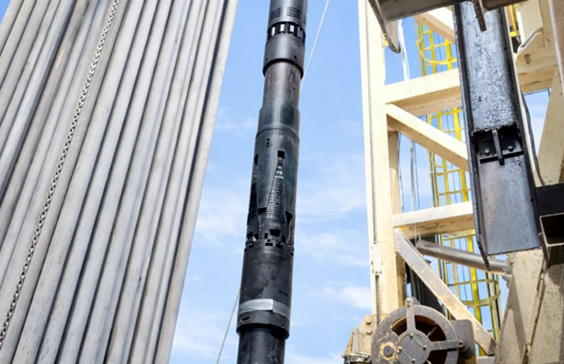 Photo of Xcelis liner hanger system hanging in the derrick prior to running in the well.