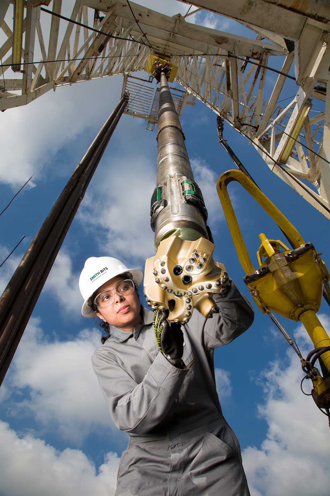 Pushing drilling performance further, a Smith Bits employee tests the advanced StingBlade bit—a breakthrough for both penetration rate and directional control.