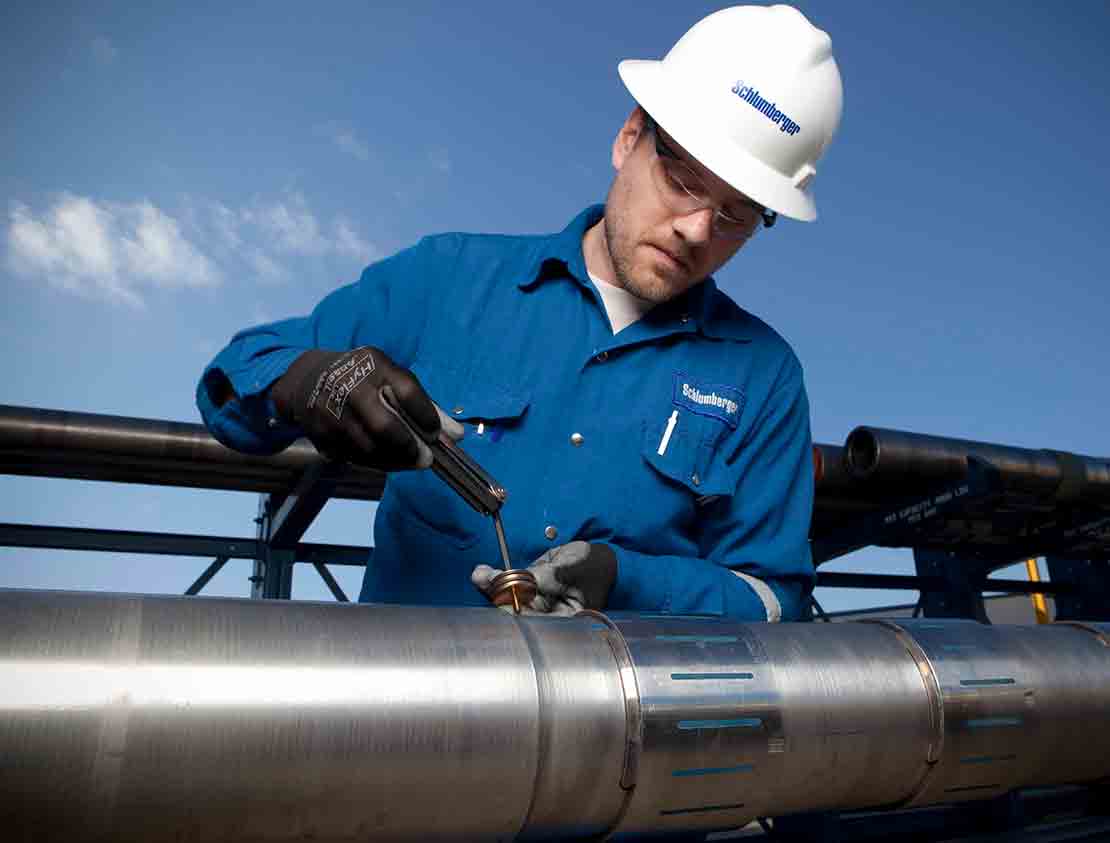 A Schlumberger technician attaching a cover to a sensor on an arcVISION array resistivity compensated service tool