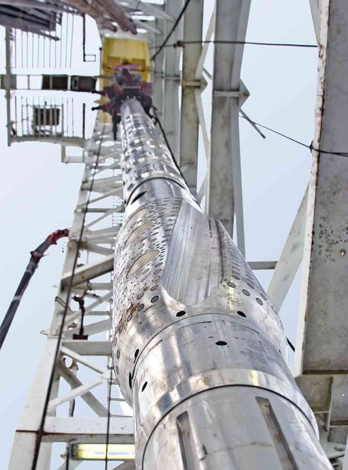 Looking up from the drillfloor at a suspended BHA incorporating an EcoScope multifunction LWD service tool