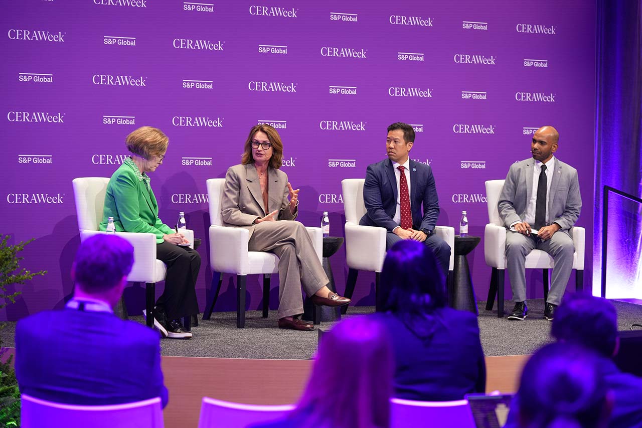 Photo of Agnieszka Kmieciak speaking at CERAWeek