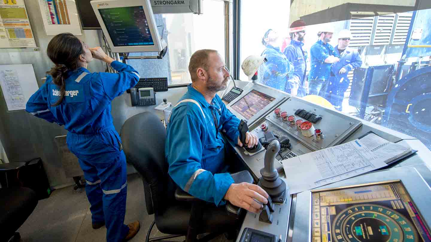 Schlumberger driller follows real-time advice provided by the abbl service.