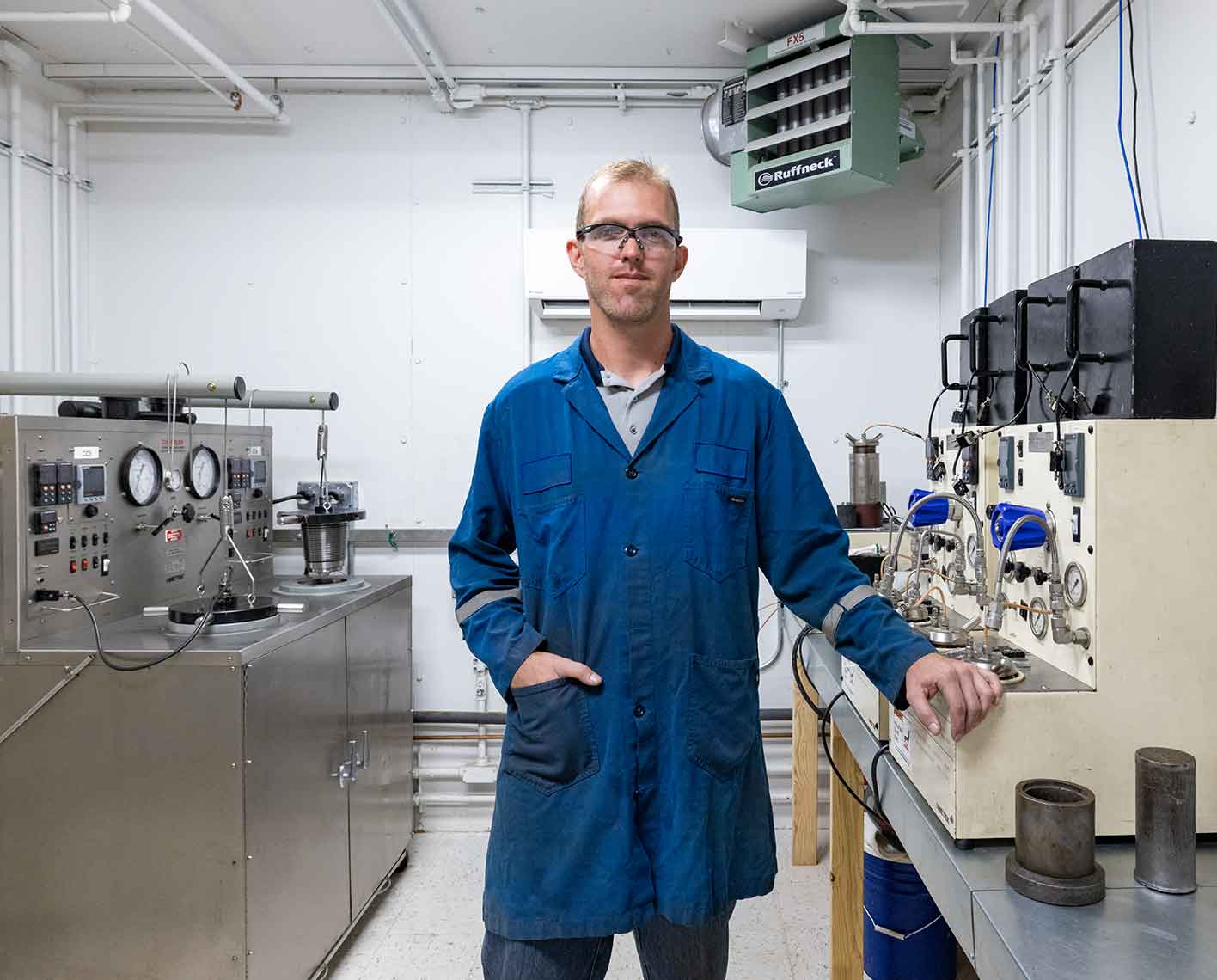 Drilling Fluids - hero - woman and man working in the lab