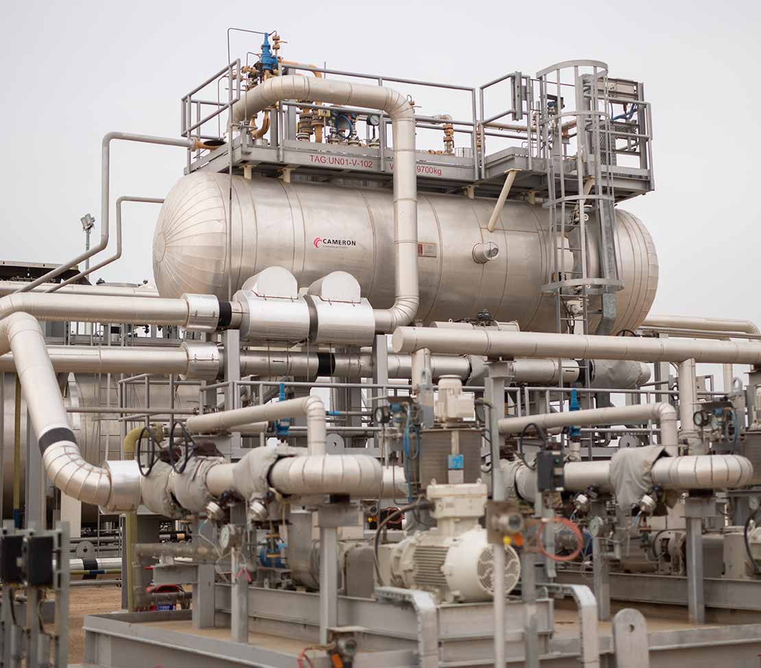Degassing vessel in an oil train.
