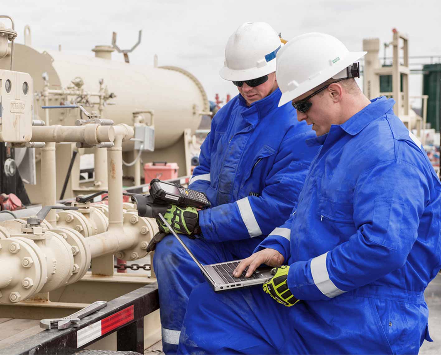 Image of Cameron technicians using digital monitoring, control, and automation during wellsite operations.