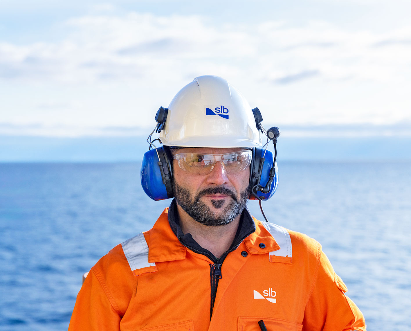 Reservoir engineer conducting well testing on an offshore platform
