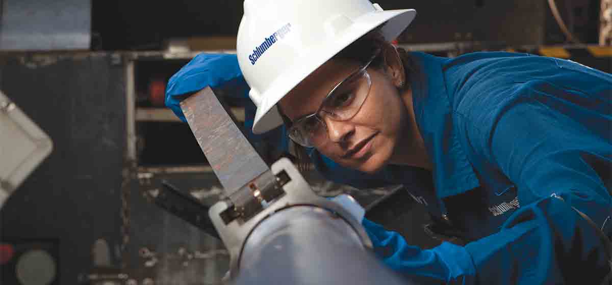 Schlumberger worker performing maintenance on the Litho Scanner high-definition spectroscopy service tool.