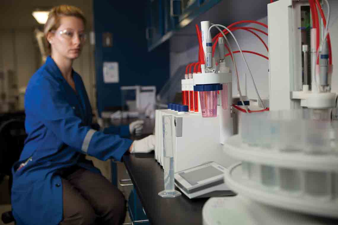 Schlumberger Reservoir Laboratories provide full aqueous geochemistry sample acquisition and analysis services, supported by experts who advise on sample capture, preservation, shipping, and standardized analytical methodologies.