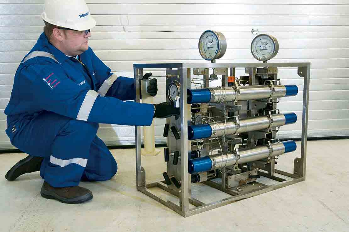 wellhead sampling manifold
