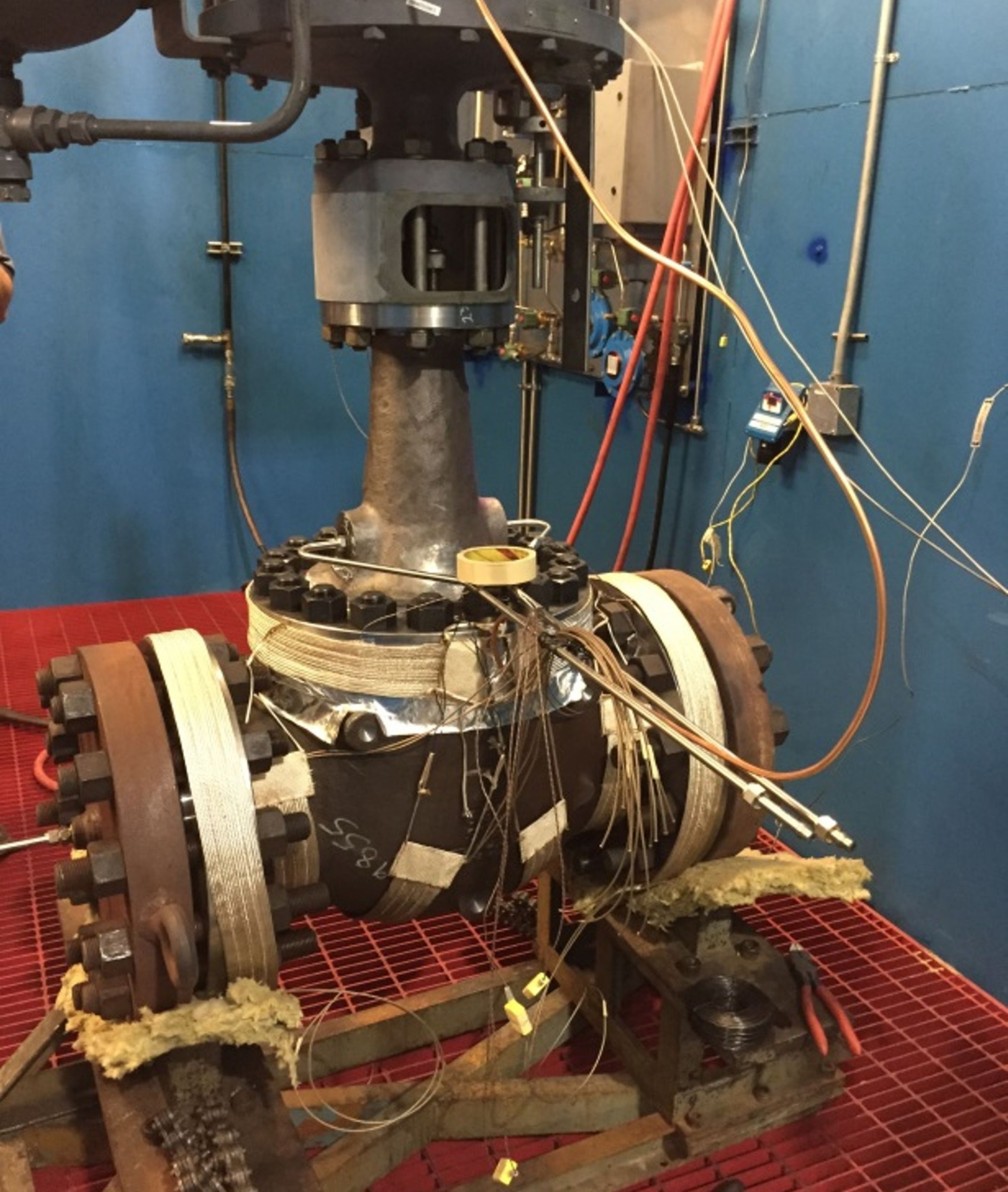 Orbit valve set-up for fugitive emissions testing with helium.