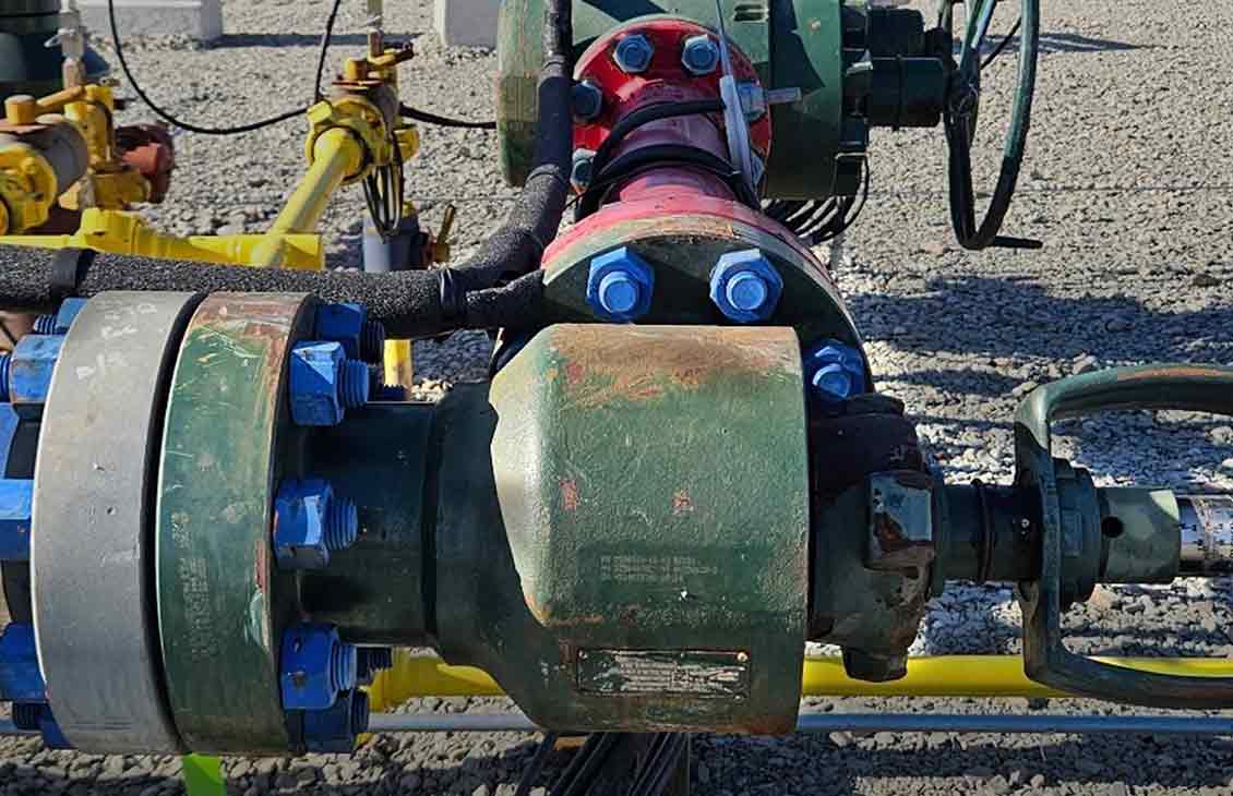 Photo of a CAM20-MT surface production choke, fitted with Invincible trim choke trim, at the wellsite.